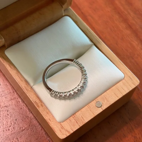 BRAND NEW never worn Brilliant Earth Lab Diamond Wedding Band Size 7.5